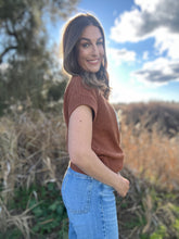 Roanie Rust Horse Shoe Top